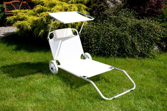 Leżak plażowy na k&oacute;łkach ogrodowy z daszkiem kolor ECRU 