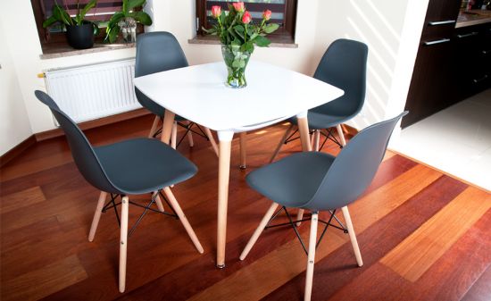 ZESTAW ST&Oacute;Ł  biały + 4 KRZESŁA grafit kolekcja MEDIOLAN KWADRATOWY  