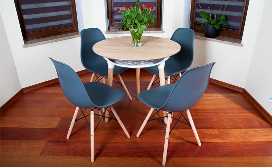 NOWOCZESNY ZESTAW ST&Oacute;Ł OKRĄGŁY FI 80 DREWNOPODOBNY + 4 KRZESŁA GRAFITOWE